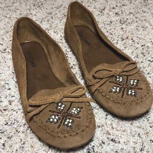 Minnetonka beaded moccasins size 9